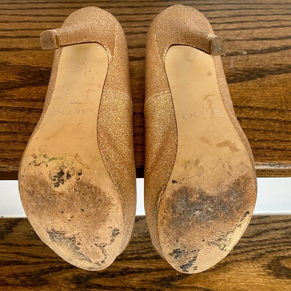 Gold sparkly peep toe platform pumps - Picture 3 of 3